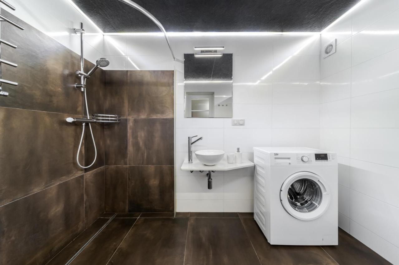 Inshiapartments On Grigorenko'S Square ลวีฟ ภายนอก รูปภาพ